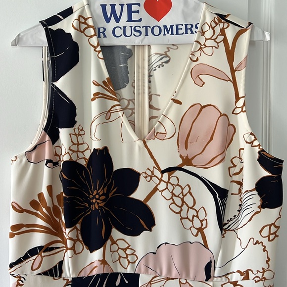 Beautiful Ann Taylor petite dress. Worn once, like new condition. - Picture 8 of 9